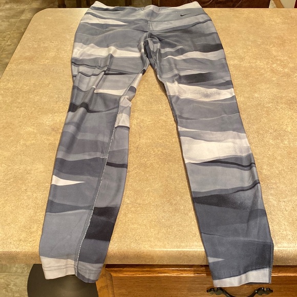 Nike Pants - Women’s Nike leggings size medium